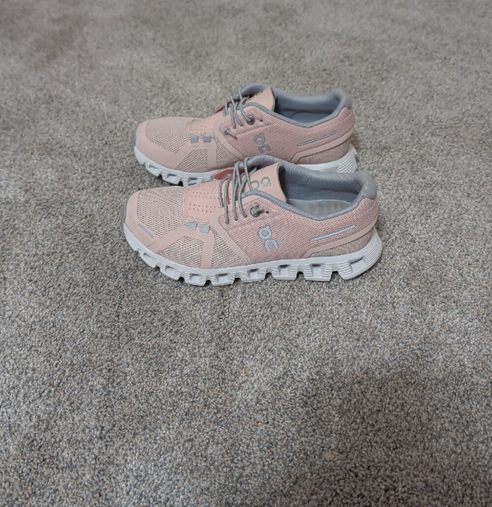 On 5 Running Women's Pink and Gray Cloudflow-style Running Sneakers